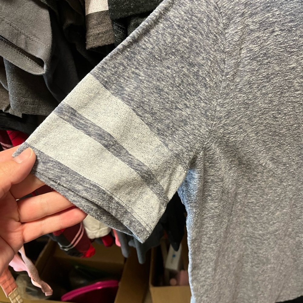 Aeropostale NYC T-shirt - Picture 3 of 4